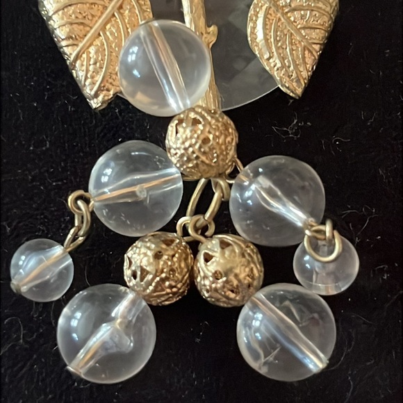 Source Unknown Gold and Clear Leaf Dangle Earrings - Picture 5 of 5